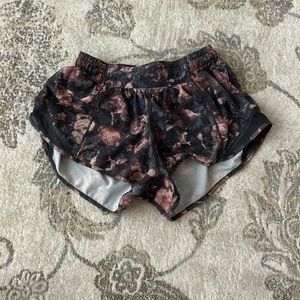 LuluLemon Hotty Hot Low-Rise Shorts 2.5”